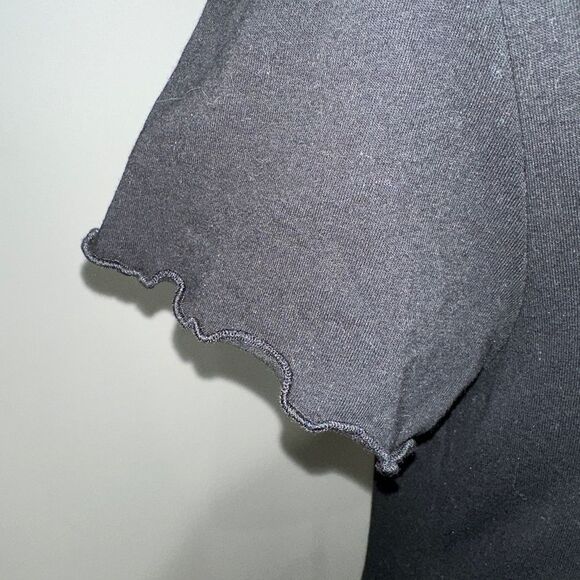 VANS LADIES SHORT SLEEVE TEE SHIRT HAS VANS PRINTED ON SHIRT IN COLORED INK - Picture 7 of 8